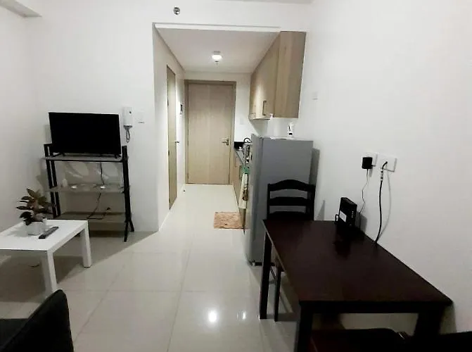 Shore 1 Residences,moa Complex - One Bedroom Apartment *